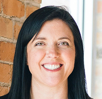 Sophie Hartwell portréja, az ügyfélszolgálati csapat vezetője